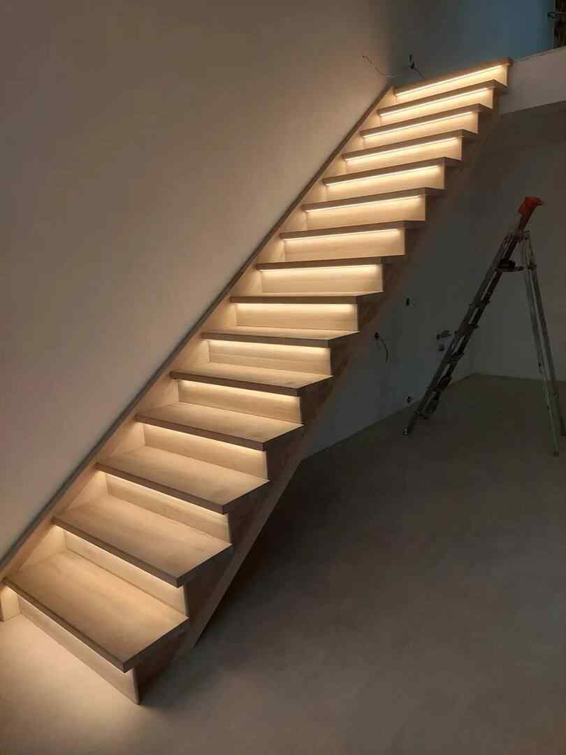 Pakopos su LED apšvietimu